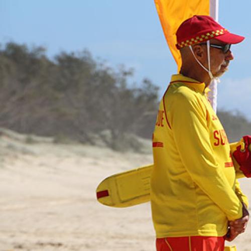 Lifesavers impressed with Gold Coast beach-goers as thousands hit the surf