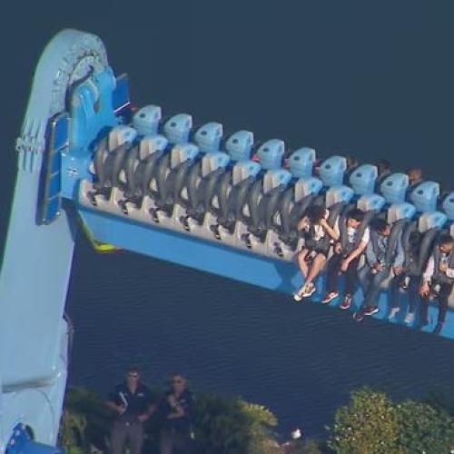 Engineers to check over Sea World ride after thrillseekers become trapped